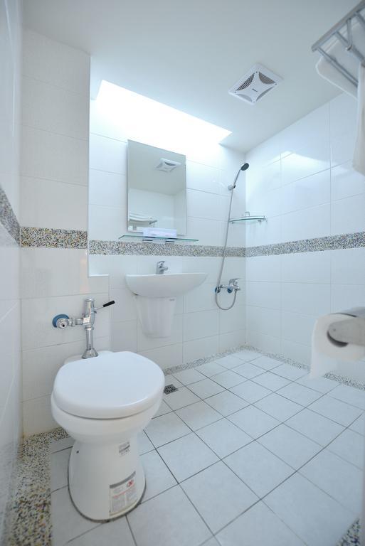 Ing Wang Hotel Đài Nam Ngoại thất bức ảnh